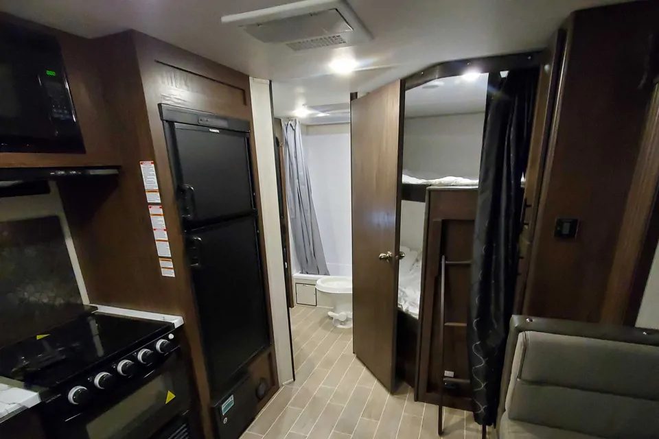 Couchages / salle de bain Forest River 23DBH