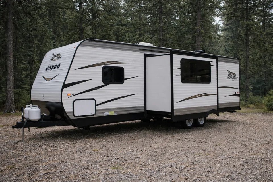 Jayco 242BHS – extérieur (autre angle)